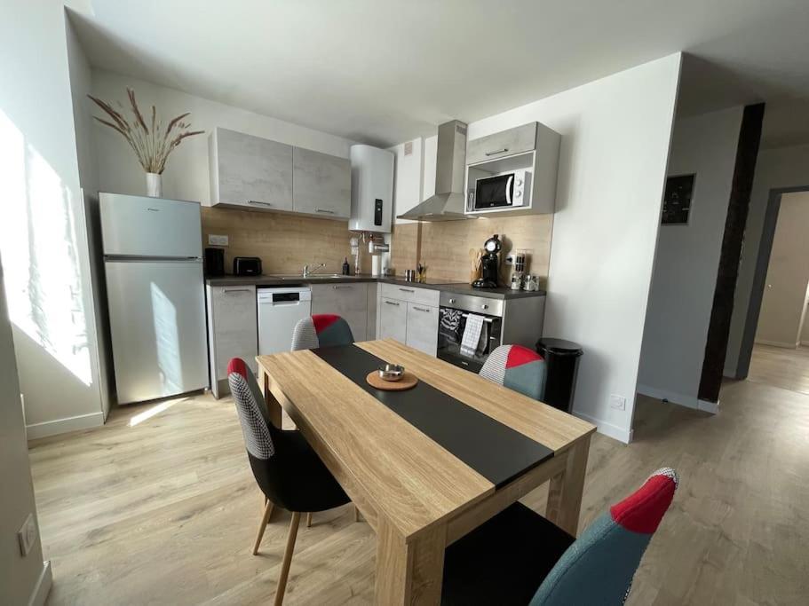 T2Entierement Renove Style Industriel Apartment Rodez Exterior photo